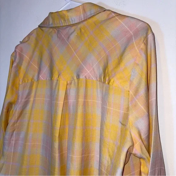 Billy T Plaid Button-Up Shirt Women’s L Soft Roll-Tab Sleeve Western Americana - Picture 4 of 8